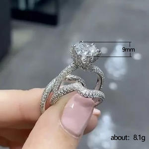 Anello da Donna F1349 con Diamante Taglio Brillante Rotondo, Diamante Naturale, Stile Classico per Fidanzamento, Fascia in Oro Bianco 18K - Product Image 4