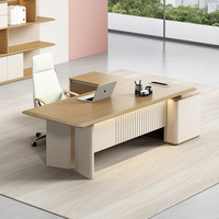 Bureau de direction contemporain en forme de L avec multiples rangements, table de direction pour bureau d'entreprise
