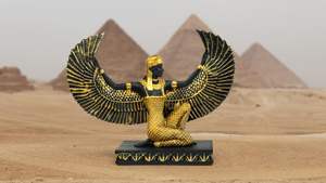 Figurine d'Isis égyptienne à genoux aux ailes ouvertes, sculpture de la déesse de la mythologie égyptienne antique - Product Image 4