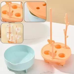 Brosse à biberon en silicone pour bébé avec long manche, poils doux écologiques, nettoyage rotatif à 360 degrés et support de séchage inclus - Product Image 4