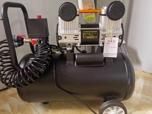 Compresseur d'air à piston sans huile portable 220V, petit compresseur pour usage domestique avec moteur et pompe, alimenté au gaz, refroidi par air - Product Image 3