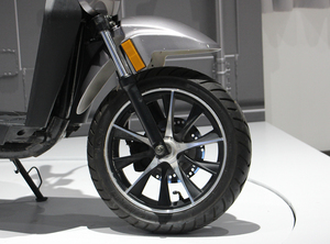 มอเตอร์ไซค์พลังสูง ระยะทางไกล แบตเตอรี่ลิเธียม พร้อมแบตเตอรี่ถอดได้ - Product Image 5