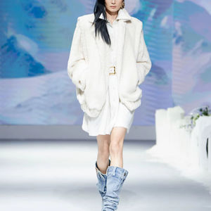 Abrigo de lana de imitación cálido y difuso de la marca local ENZO & LEO de Vietnam - Product Image 1