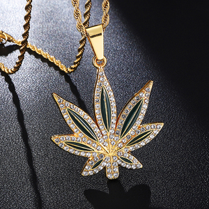 Bijoux de mode de rappeur Hip Hop plaqué or 18 carats pendentifs feuille d'érable glacés colliers pour hommes - Product Image 2