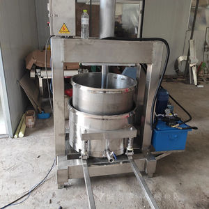 Machine à entraînement hydraulique, capable de presser les pousses de bambou et les cornichons, et de presser les fruits et légumes pour obtenir des enzymes - Product Image 1