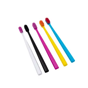 Fornecedor de escovas de dentes para adultos com design patenteado, fabricação de escovas de dentes ultramacias em cores Nano com mais de 6500 filamentos