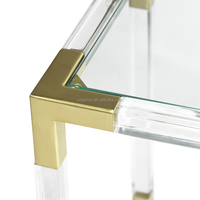 Console moderne de luxe avec plateau en verre trempé ultra-transparent, pieds en acrylique, structure en acier inoxydable brossé doré, idéale pour les couloirs étroits