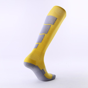 Chaussettes de <span class=keywords><strong>sport</strong></span> de football respirantes et absorbant les chocs, épaisses, avec semelle en tissu éponge, au-dessus du genou (logo personnalisé et tailles plus grandes disponibles) - Product Image 3