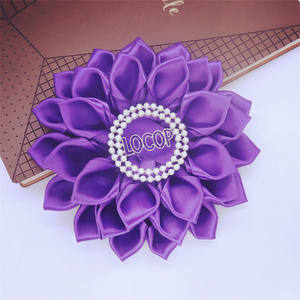 完璧なサークルのかわいい紫のトーンの女性に触発された手作りのフリーメーソンジュエリーLOCOPサテンリボンコサージュピンリボンブローチ - Product Image 5