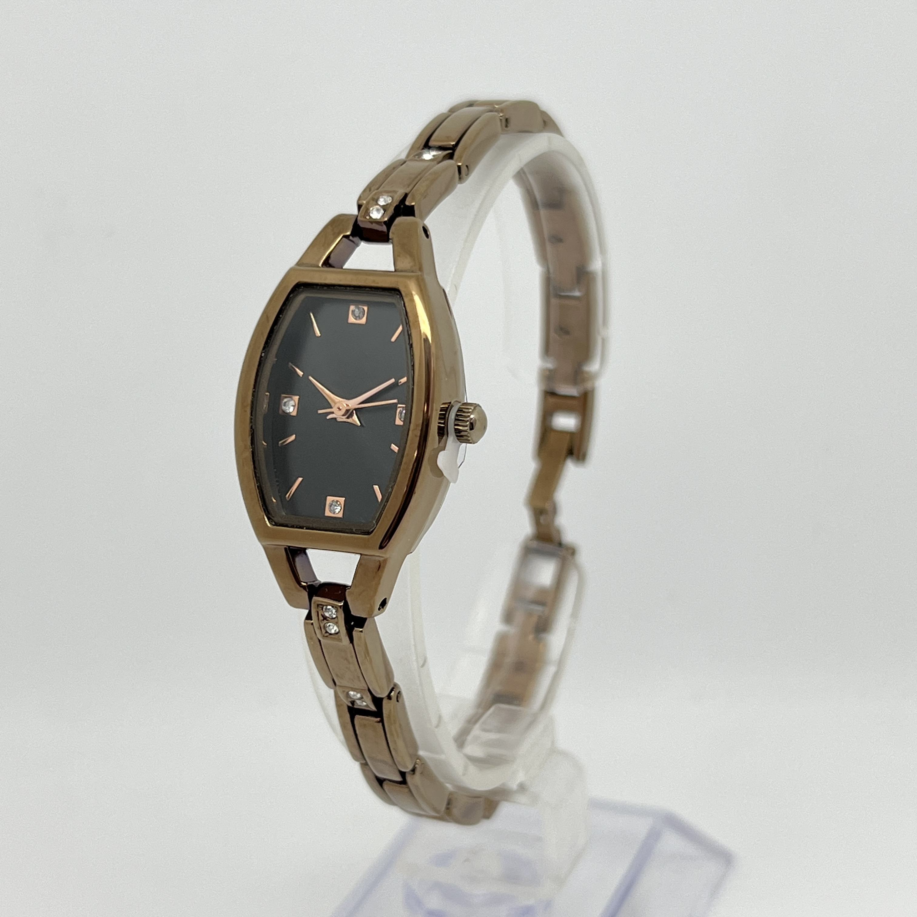 สีน้ำตาล