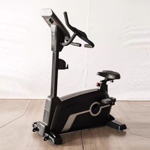 Bicicleta estática vertical magnética de bajo ruido con LED y autoenergía para gimnasios comerciales - Product Image 5