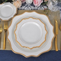 Assiettes de présentation classiques en porcelaine fine à bord festonné, corps blanc, bord doré, service de vaisselle en céramique pour mariage, fête, hôtel, restaurant