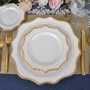 All'ingrosso Bianco <span class=keywords><strong>e</strong></span> <span class=keywords><strong>Oro</strong></span> Cerchio Osso Caricatore <span class=keywords><strong>Piatti</strong></span> in porcellana a forma di Fiore Piatto per la cena <span class=keywords><strong>Set</strong></span> per il Matrimonio - Product Image 3
