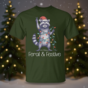 T-shirt natalizia unisex con procione selvaggio e festivo, girocollo, manica corta, stampa digitale, abbigliamento promozionale - Product Image 2