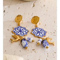 Boucles d'oreilles pendantes JINYOU 5896 en acier inoxydable plaqué or, motif dauphin et coquillage, émail bleu et blanc, design porcelaine