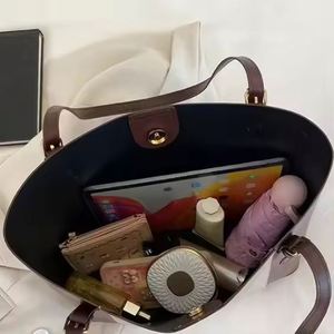 Fabricante Venta al por mayor personalizada OEM 2024 Bolsos de hombro de cuero genuino de alta gama y gran capacidad para mujer - Product Image 6