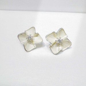 wholesale plata 925 sterling <b>silver</b> pearl 18k gold <b>earring</b> bulk Wedding bohemian white flower vintage women <b>dangling</b> <b>earrings</b> - Product Image 3