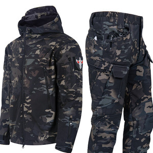Traje de Camuflaje Táctico para Hombre, para Caza y Senderismo de Invierno: Chaqueta con Capucha y Pantalones Resistentes al Viento y Cálidos - Product Image 5