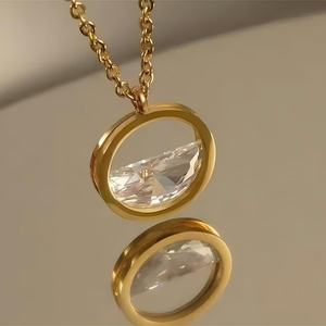 Collar de Acero Inoxidable Chapado en Oro de 18K con Zirconia, Colgante Minimalista y Popular con Forma de Corazón Transparente para Mujer, Joyería de Moda - Product Image 4