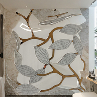 Mosaïque de marbre blanc Thassos et vert à motifs floraux en pierre découpée au jet d'eau pour murs de salle de bain et de cuisine, avec incrustations en laiton métallique – Nouveauté en gros