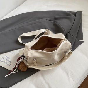 Bolso <span class=keywords><strong>bandolera</strong></span> de <span class=keywords><strong>mujer</strong></span> de otoño al por mayor bolso de nailon informal y versátil bolso de hombro de viaje ligero de color sólido a la moda - Product Image 4