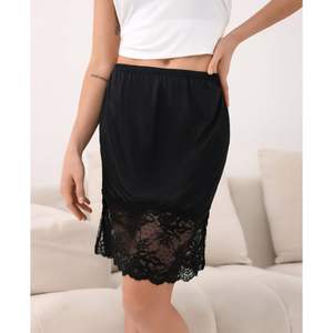Falda Interior de Seda Personalizada para Mujer, con Ribete de Encaje, Negra, Talla Mediana - Product Image 2