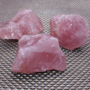 <strong>Wholesale</strong> Pink Natural Rough Rose Quartz <strong>Crystal</strong> Stone Feng Shui Style <strong>Raw</strong> <strong>Crystal</strong> for Crafts - Product Image 4