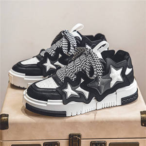 Scarpe da ginnastica casual da <span class=keywords><strong>uomo</strong></span> Adit Support in <span class=keywords><strong>pelle</strong></span> verniciata nera con lacci, personalizzabili e flessibili, per la corsa e il tempo libero. - Product Image 1