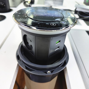 Enchufe de mesa impermeable para cocina, dispositivo inteligente de 4 lados con USB-C - Product Image 1