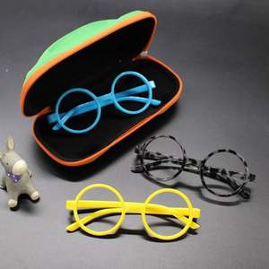 Vente en gros de lunettes de soleil pour enfants, mignonnes et portables, boîte à lunettes en forme de voiture pour enfants - Product Image 2