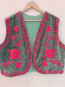 Chaleco Bordado Suzani de Terciopelo Hecho a Mano |   Chaleco Boho Hecho a Mano |   Chaqueta Vintage con Estampado Floral para Mujer - Product Image 5