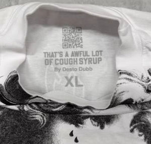 T-Shirt da <span class=keywords><strong>Uomo</strong></span> Y2K Streetwear, Magliette di Alta Qualità 100% <span class=keywords><strong>Cotone</strong></span> con Stampa 'THAT'S AWFUL LOT OF COUGH SYRUP' - Product Image 4