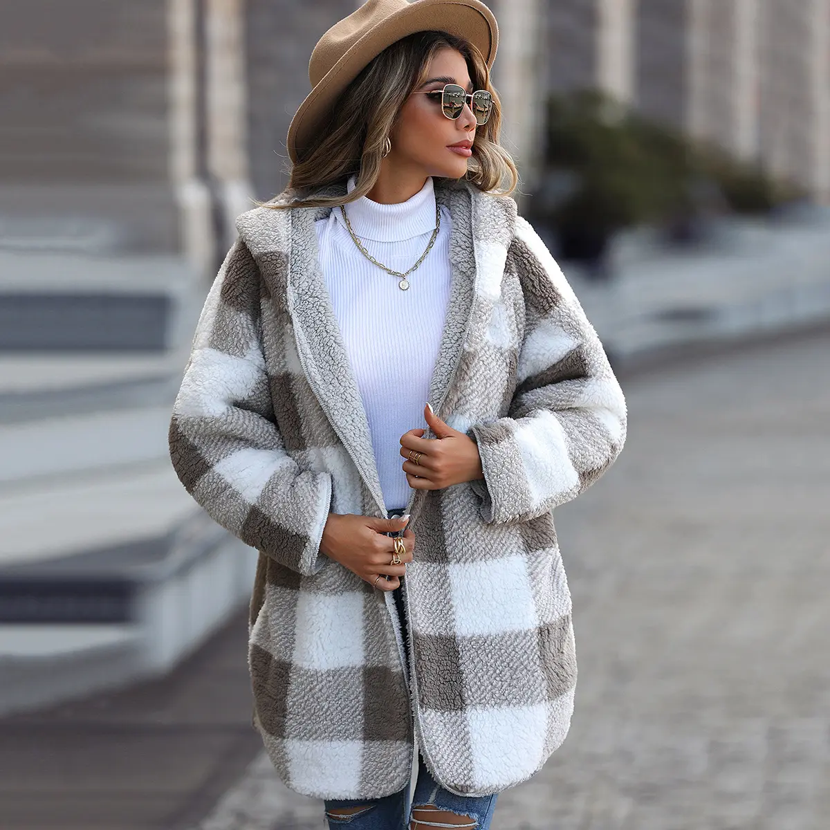 Vestiti invernali da donna all'ingrosso nuovi cappotti di pelliccia di media lunghezza da donna di visone con pelliccia sintetica lunga integrata per le signore