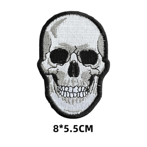 Bán Buôn Thân Thiện Với Môi Cảm Thấy Skull Huy Hiệu Thêu Các Bản Vá Lỗi Thiết Kế Móc Và Vòng Lặp Cho Áo Khoác Mũ Phụ Kiện May Mặc - Product Image 4