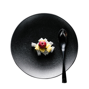 Assiettes à steak rondes peu profondes en céramique noire mate traditionnelles durables et écologiques pour les restaurants - Product Image 1