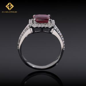 Anillo de Moda de Plata de Ley 925 con Diamante Rojo Corte Esmeralda VVS, Anillo de Bodas para Mujer - Product Image 4