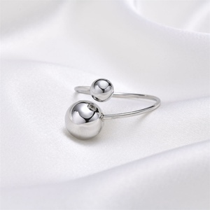 Bagues tendance de haute qualité pour hommes en acier inoxydable plaqué or 18 carats et argent, étanches, pour les fêtes et l'usage quotidien - Product Image 2