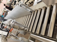 Machine d'emballage sous film rétractable pneumatique automatique pour l'emballage des aliments, des textiles et des marchandises