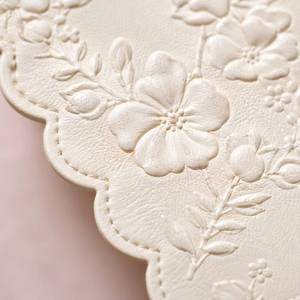 Boîte à mouchoirs en cuir PU gaufré floral, style artisanal, support romantique en cuir fait main pour <span class=keywords><strong>chambre</strong></span> à coucher, personnalisable OEM - Product Image 3