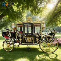 Carrosse de fête de princesse avec chevaux élégants, carrosse de Cendrillon, carrosse royal électrique tiré par des chevaux