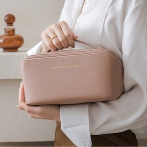 2025, venta al por mayor, bolsa de cosméticos de cuero PU a la moda, logotipo personalizado, almohada cuadrada de viaje impermeable, cremallera, maquillaje geométrico para damas de honor - Product Image 2