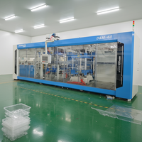 Machine de thermoformage haute vitesse à quatre postes pour la production de boîtes à fruits en PET, rendement stable, conception économe en énergie