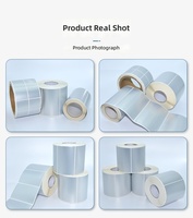 Rouleau d'étiquettes thermiques directes argentées 50 mm de largeur, imperméables, résistantes aux rayures et à l'usure, personnalisables en PET pour supermarchés et épiceries