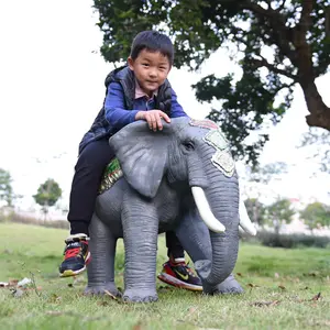 208*82*180cm grande statua di elefante a grandezza naturale animali selvatici decorazione del giardino all'aperto scultura di elefante in fibra di vetro artigianale in resina