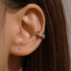 Retro Micro incrustaciones de circón Clips de <span class=keywords><strong>oreja</strong></span> <span class=keywords><strong>sin</strong></span> agujeros para los oídos delicados no perforados Cz Cuff pendientes para mujer - Product Image 3