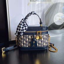 Sac seau pour femme modèle 2026 en PU. Sac à main élégant et luxueux. Fabriqué en matériau PU. - Product Image 3