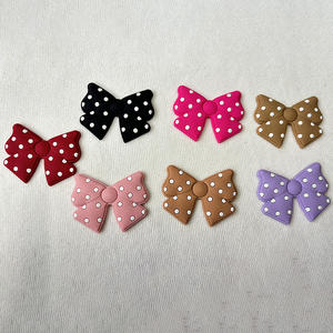 थोक pvc आकर्षण जूते सामान ट्रेंडी गुलाबी कस्टम डिजाइनर क्लोज सजावट के साथ फूल श्रृंखला कार्टून शैली बकल बैग आकर्षण - Product Image 1