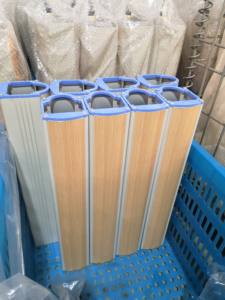 Mesa Auxiliar Metálica GINEE para Cama de Hospital con Esquinas Redondeadas y Superficie Ignífuga para Cuidado del Paciente - Product Image 1