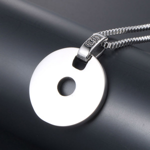 จี้พระเครื่องหกพยางค์ทรงกลมสำหรับผู้ชาย สไตล์ทิเบต ทำจากไทเทเนียมสตีล รุ่น SP539 สร้อยคอสำหรับพิธีกรรมทางศาสนา - Product Image 4