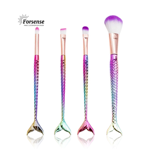 Un conjunto <span class=keywords><strong>de</strong></span> pinceles <span class=keywords><strong>de</strong></span> <span class=keywords><strong>maquillaje</strong></span> <span class=keywords><strong>de</strong></span> nuevo diseño <span class=keywords><strong>de</strong></span> <span class=keywords><strong>cola</strong></span> <span class=keywords><strong>de</strong></span> pez <span class=keywords><strong>sirena</strong></span> <span class=keywords><strong>de</strong></span> color degradado metálico para niñas forma personalizada lindo hermoso pincel <span class=keywords><strong>de</strong></span> <span class=keywords><strong>maquillaje</strong></span> - Product Image 1
